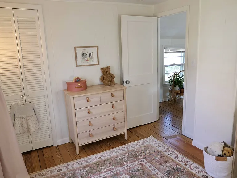 Second small bedroom.