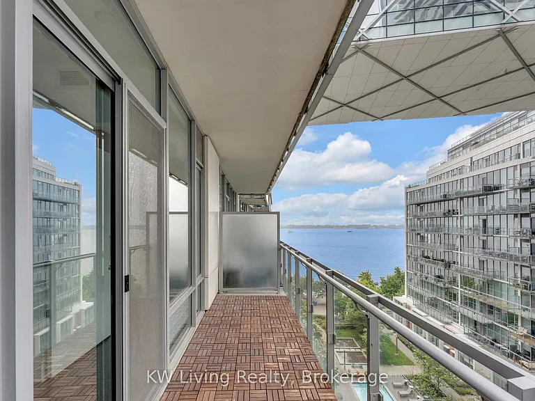 29 Queens Quay E #828 — Photo 23