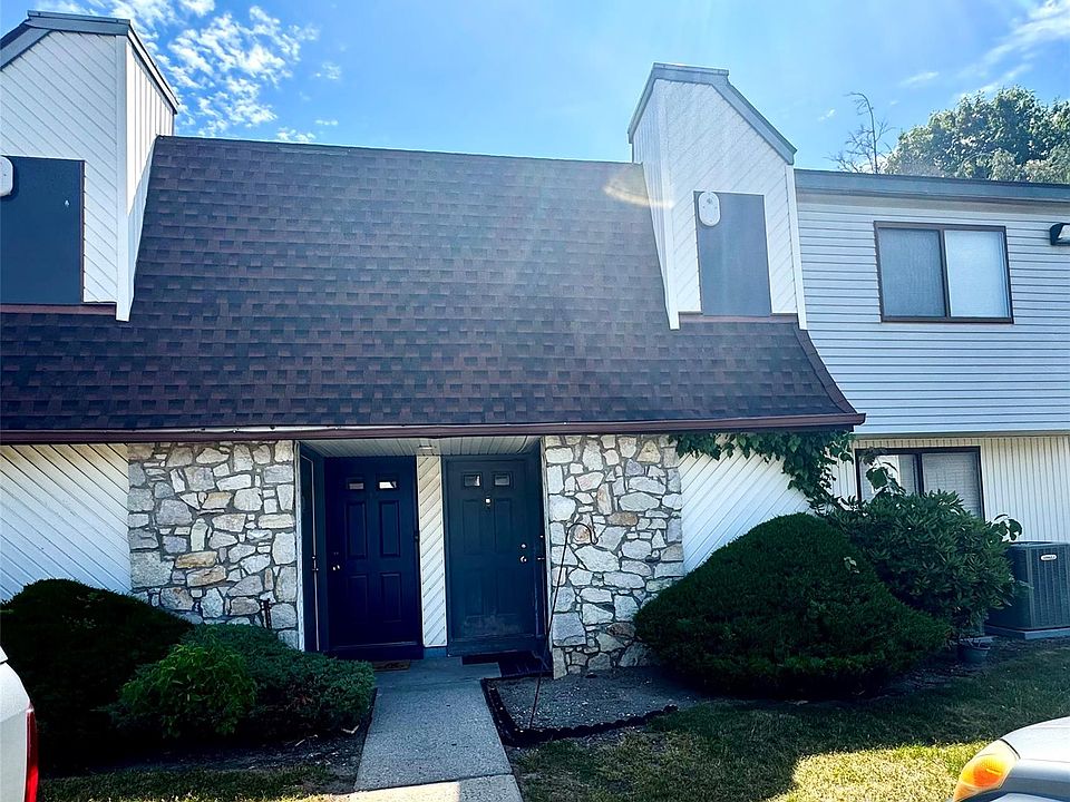 1st image of 218 Pointe Circle #218