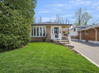 368 Lara Woods, Mississauga, ON L5A 3A9
