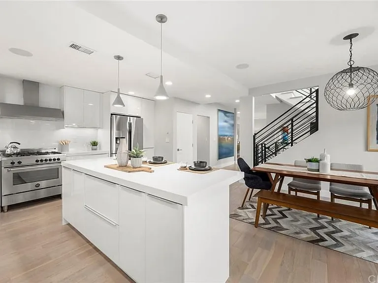 3651 Lowry Rd — Photo 5
