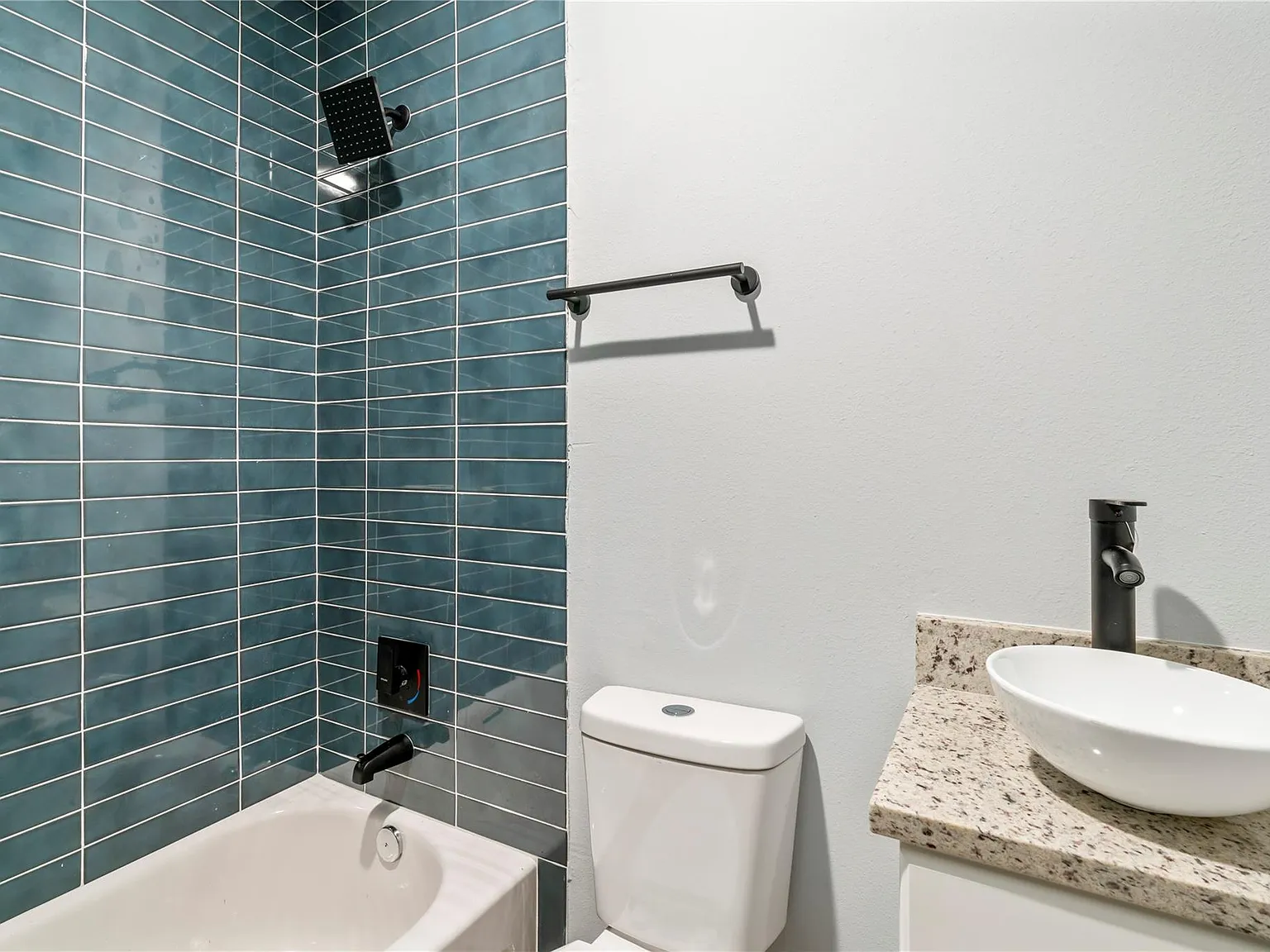 1 bed, 1.0 bath, $1,000 — Photo 4
