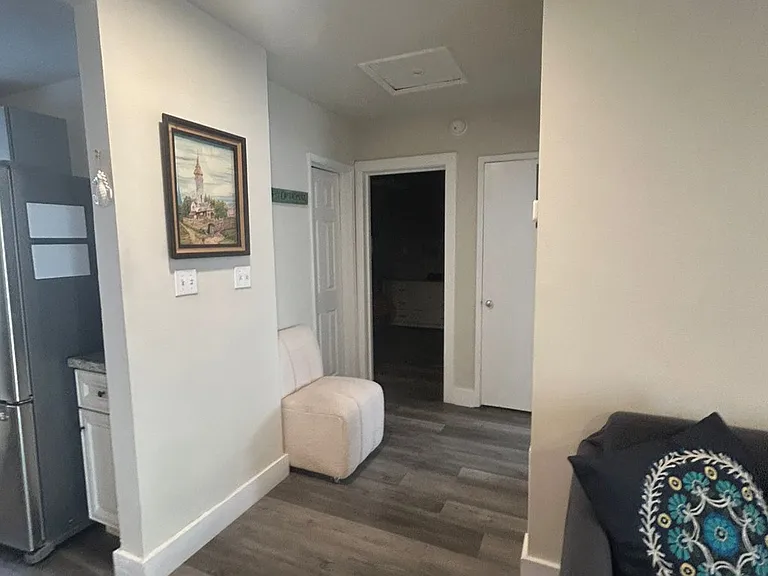 3103 Saxon Dr — Photo 17