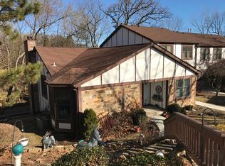28 White Oak Cir, Saint Charles, IL 60174