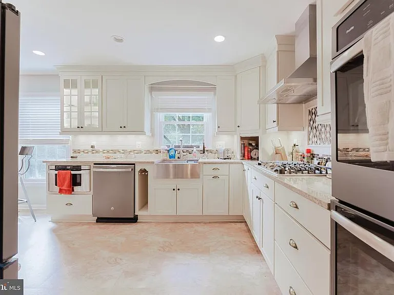 8001 Bethelen Woods Ln — Photo 2