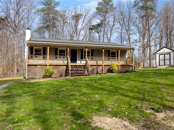 104 Buck Dr, Gum Spring, VA 23065