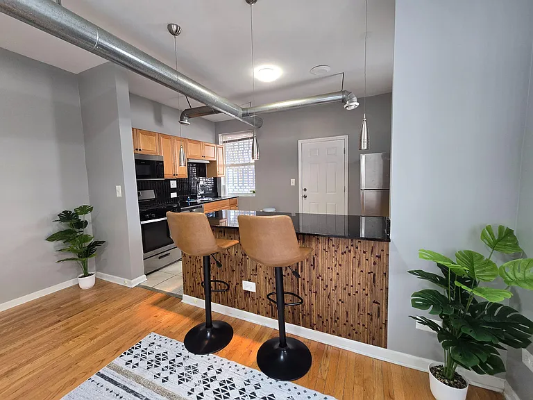 E 65th Pl — Photo 6