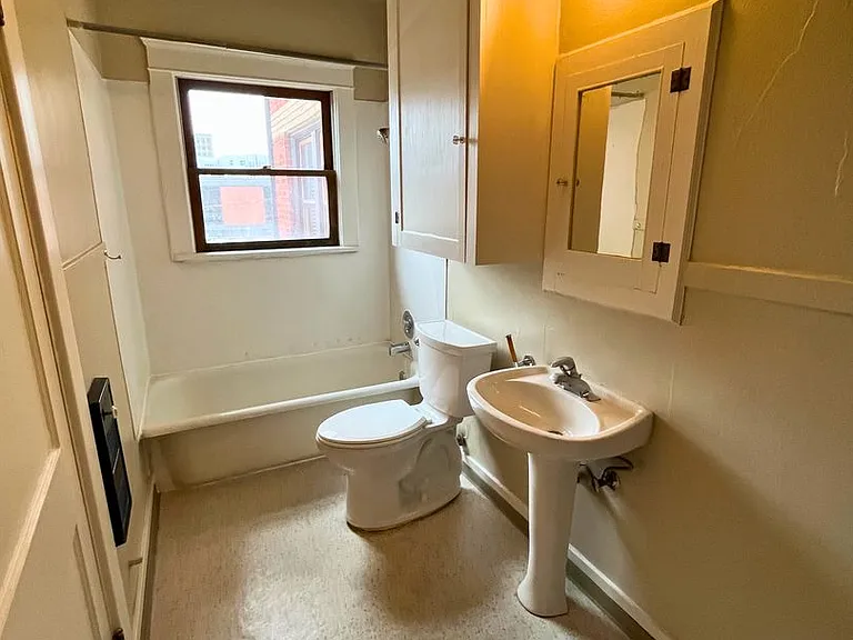 1263 Oak St #203 — Photo 8
