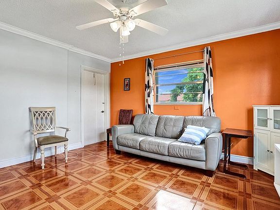 5th image of 2240 JOHNSON Street #212