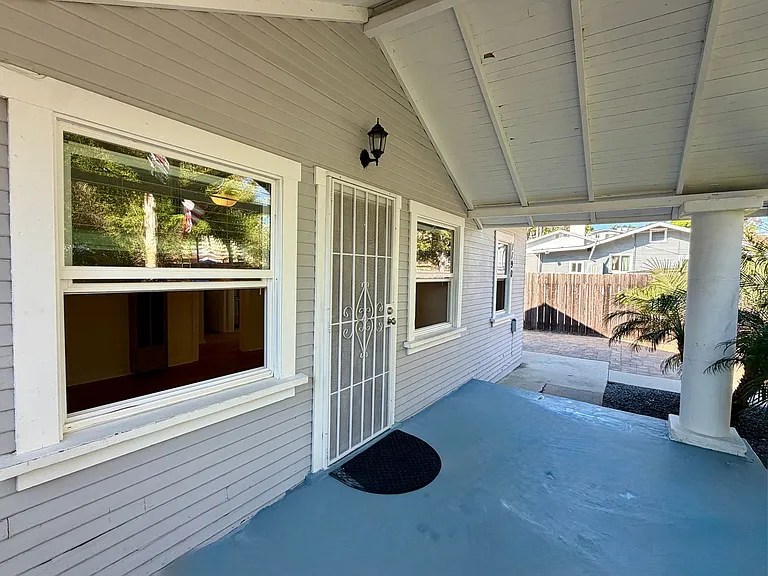 1190 Pine Ave — Photo 4