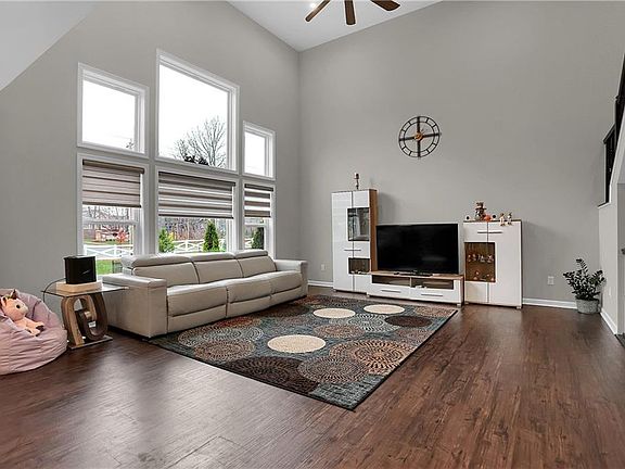 5th image of 3536 Snowdon Dr