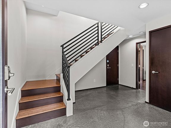5th image of 3038 61st Avenue SW