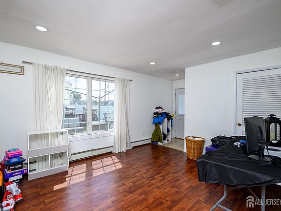 5th image of 98 Daniel St