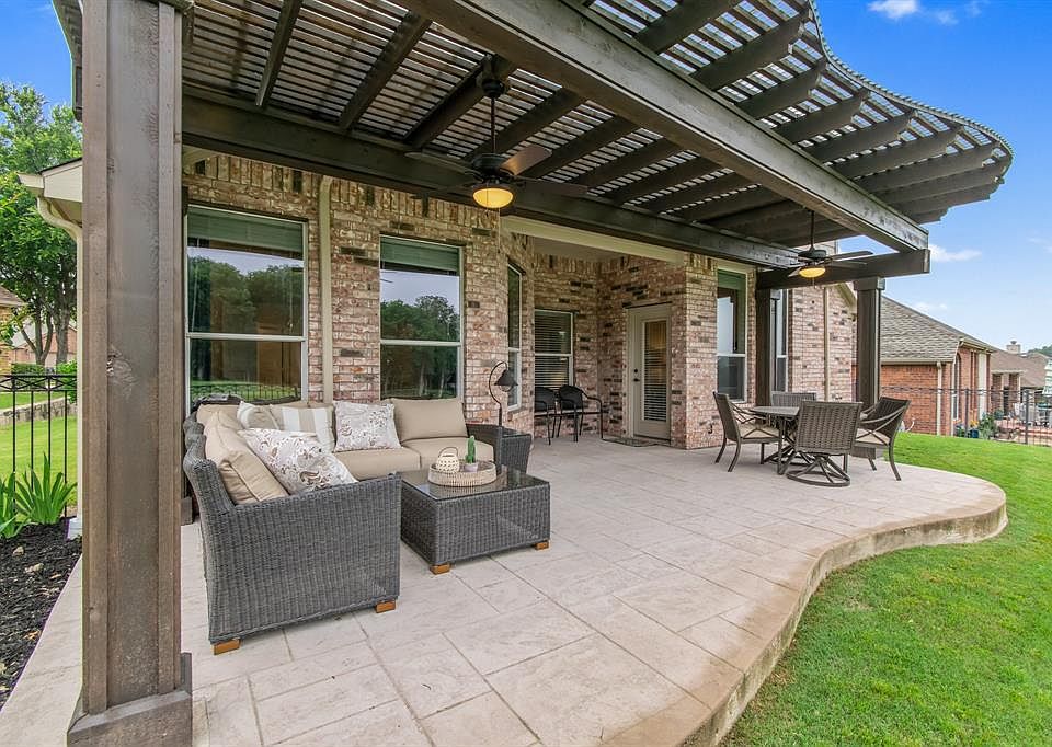 1st image of 988 Winged Foot Dr
