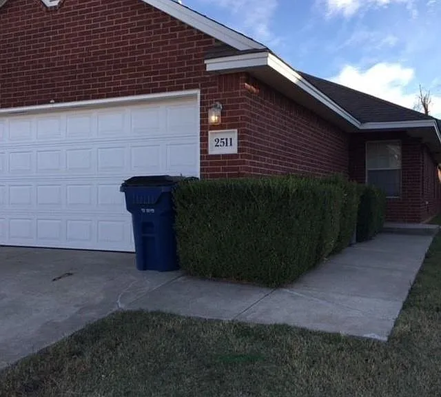 2511 W Oklahoma Ave — Photo 1