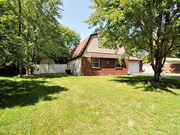 4th image of 301 Saint John Dr