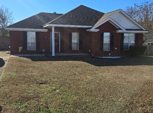 1912 Denny Dr, Deatsville, AL 36022