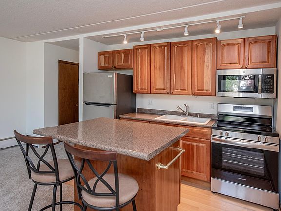 4th image of 329 Geneva Ave N APT 403