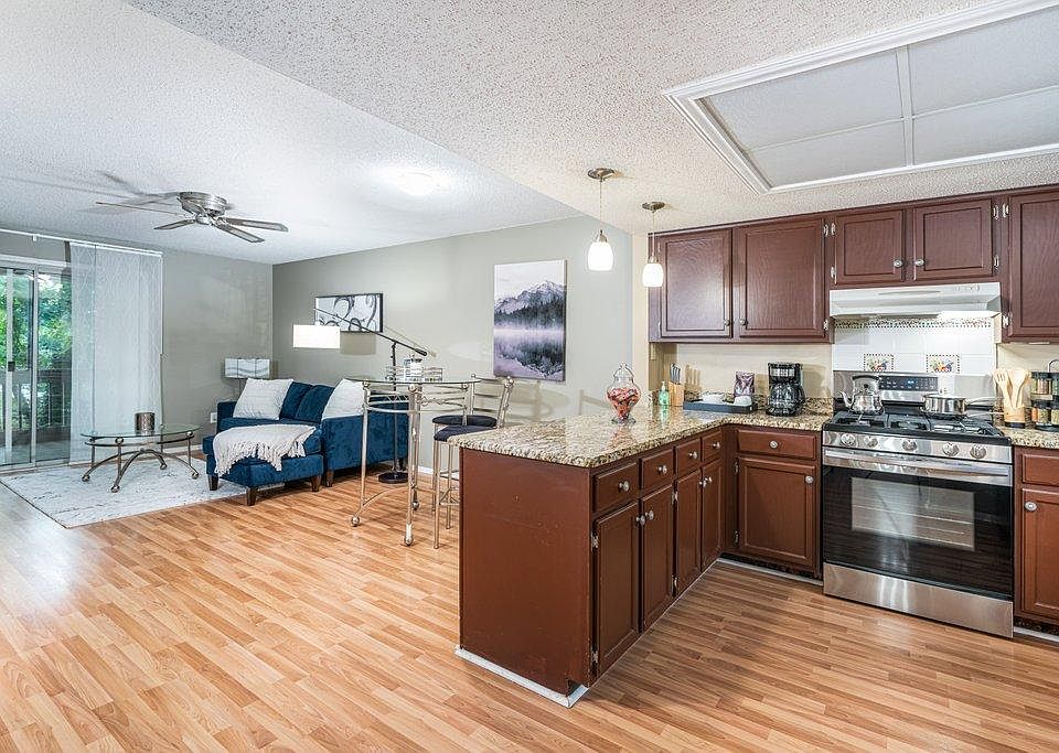 1st image of 64 Rumson Ct SE #64