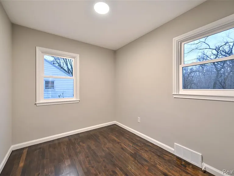 2726 Fernwood Ave — Photo 12