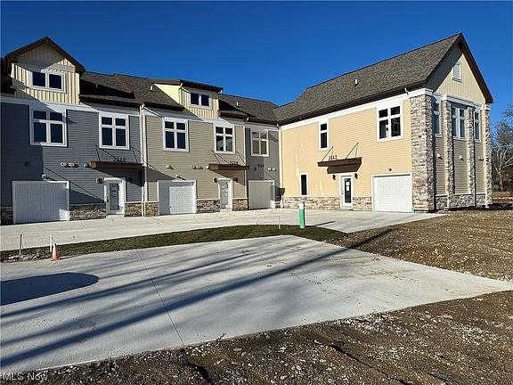 2nd image of 3220 Van Aken Blvd