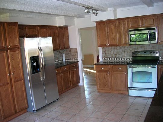 3rd image of 203 Foxhall Dr