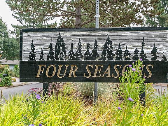 Four Seasons Neighborhood