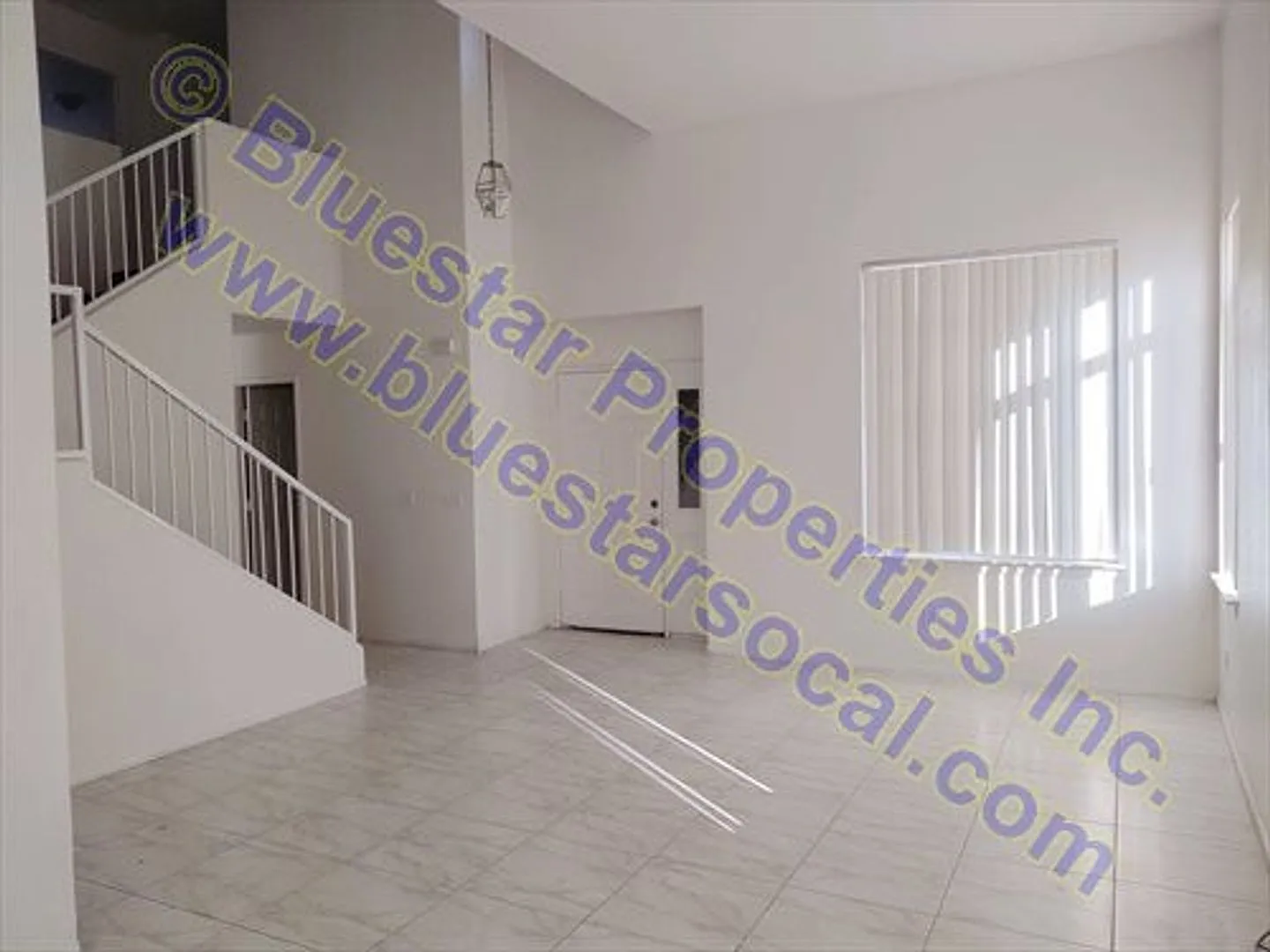 6 bedroom home! Available Now! — Photo 2