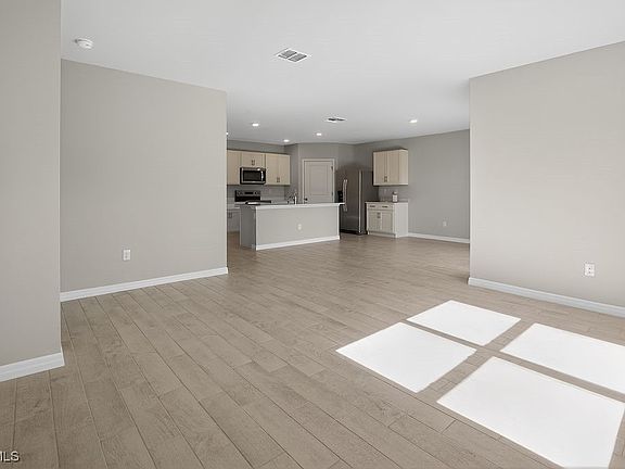 2nd image of 553 Kingsbury Ln #553