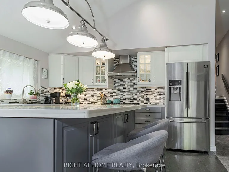 60 Brookridge Dr — Photo 6
