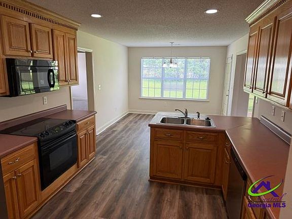 5th image of 300 Hummingbird Ln