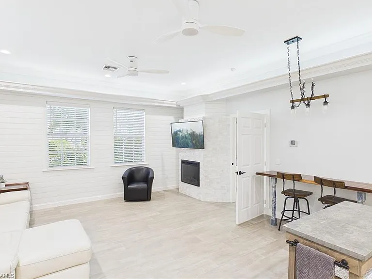 6072 Polly Ave — Photo 8