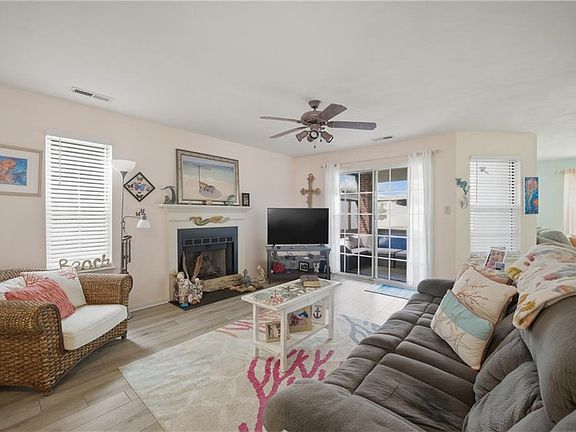 5th image of 5140 Cypress Point Cir APT 202