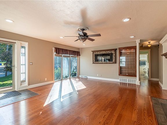 5th image of 19 Maple Ct