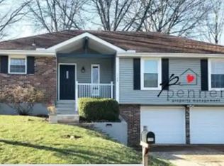 1100 NW Oak Ridge Dr, Blue Springs, MO 64015