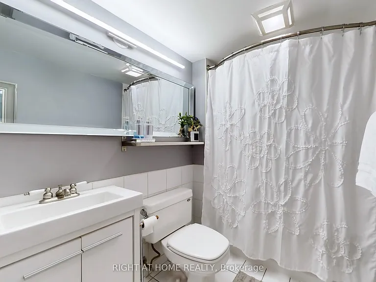 255 Richmond St E #401 — Photo 23
