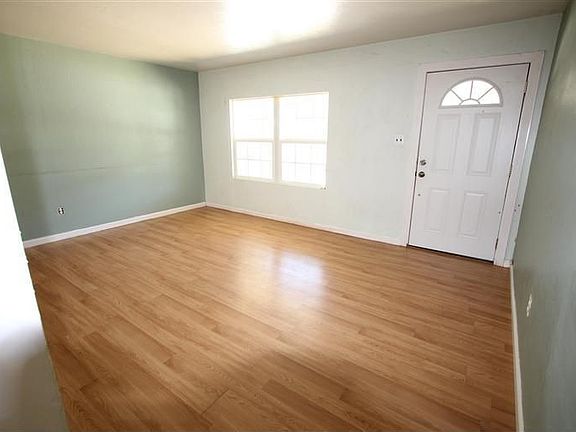 2nd image of 2538 Clay St