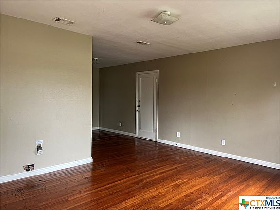2nd image of 706 W Dean Ave