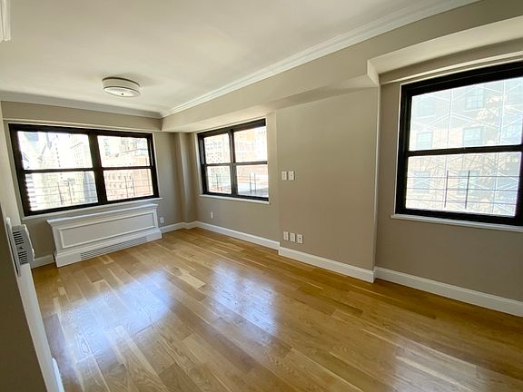 3rd image of 160 E 88th St #10EF