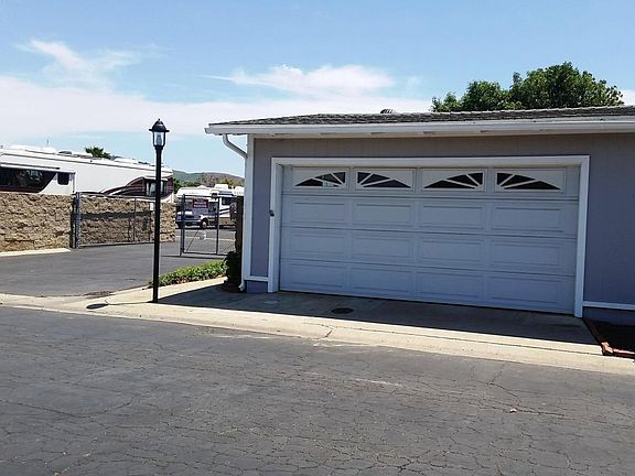 5th image of 31 Poinsettia Gardens Dr