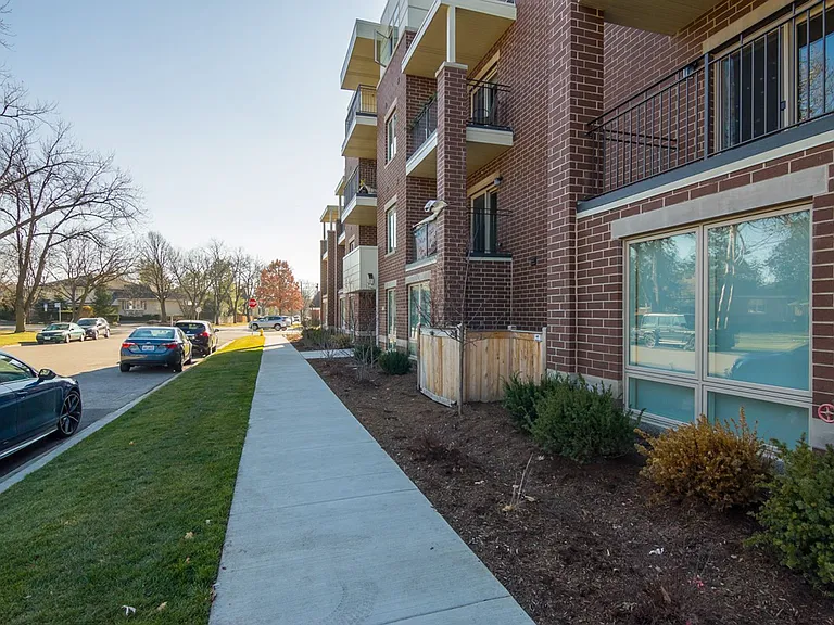 Vine Place Apartments — Photo 24