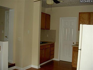 2nd image of 141 Oakwood St