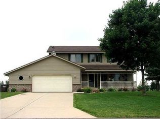 96 Suncrest Ct SW, Grandville, MI 49418