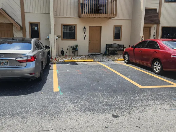 3900 SW 52nd Avenue #102, Pembroke Park, FL 33023