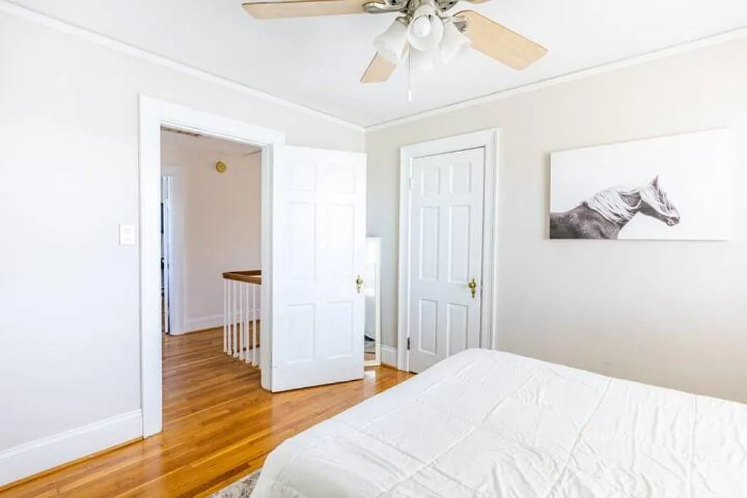 3 bed, 2482 sqft, $2,200 — Photo 2