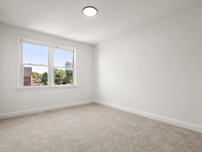 1302 Woodbourne Ave — Photo 23