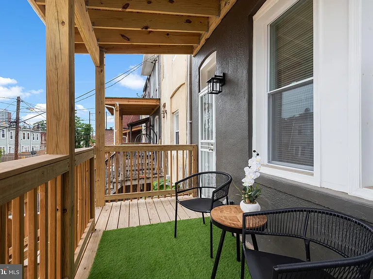 2235 E Chase St — Photo 42