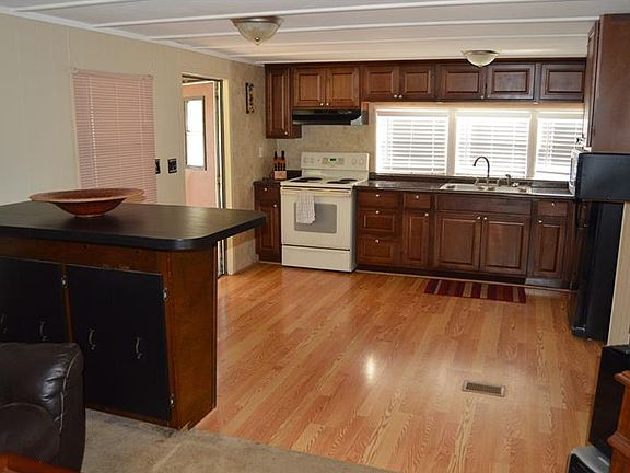 4th image of 1510 Carlisle Dr