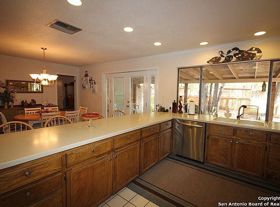 5th image of 2053 Bentwood Dr