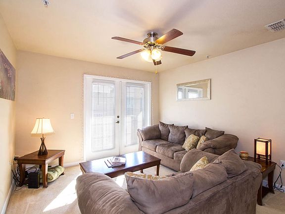2nd image of 921 SW Depot Ave APT 409
